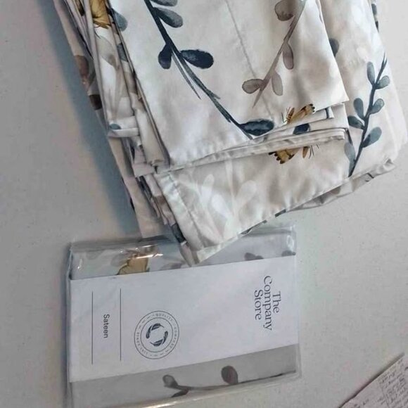 The Company Store Queen COTTON SATEEN Sheet Set with 2 New Extra Pillowcases - Picture 2 of 3